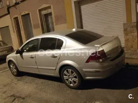 Usado Opel Astra Edition 110 CV (80 kW) 2012 Blanco Berlina