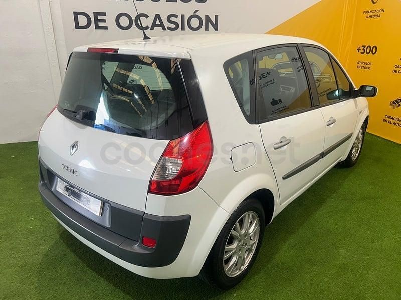 Usado Renault Scénic III 100 CV (73 kW) 2009 Blanco Monovolumen