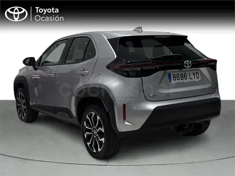 Usado Toyota Yaris Cross Active 116 CV (85 kW) 2022 Gris / plata SUV