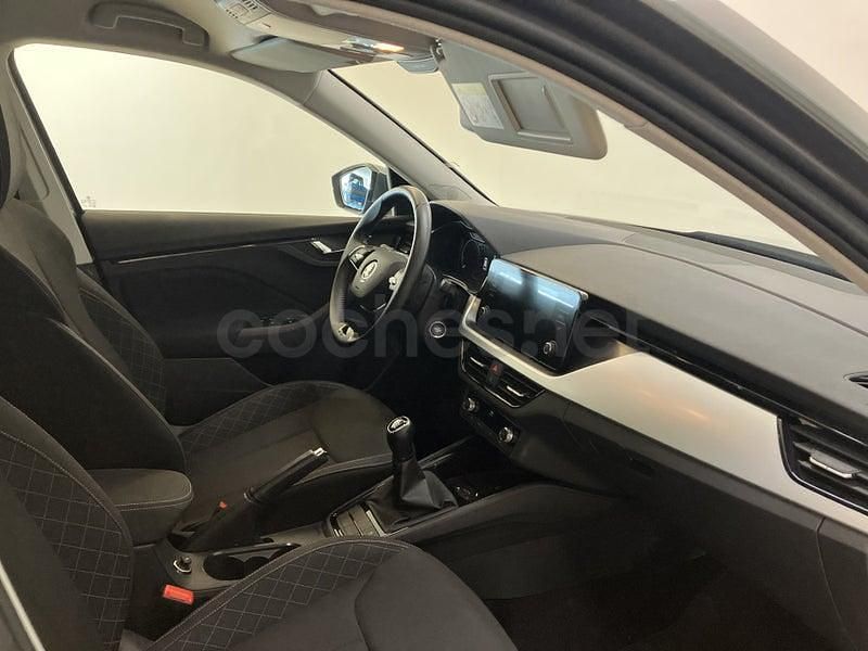 Usado Skoda Kamiq Ambition 110 CV (80 kW) 2022 Gris / plata SUV