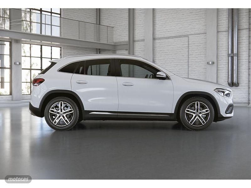 Usado Mercedes GLA200 Progressive 150 CV (110 kW) 2023 Blanco polar  pintura unicolor SUV