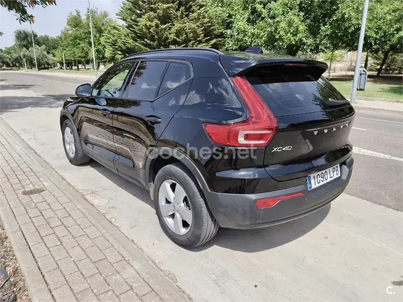 Usado Volvo XC40 Momentum 156 CV (114 kW) 2021 Negro SUV