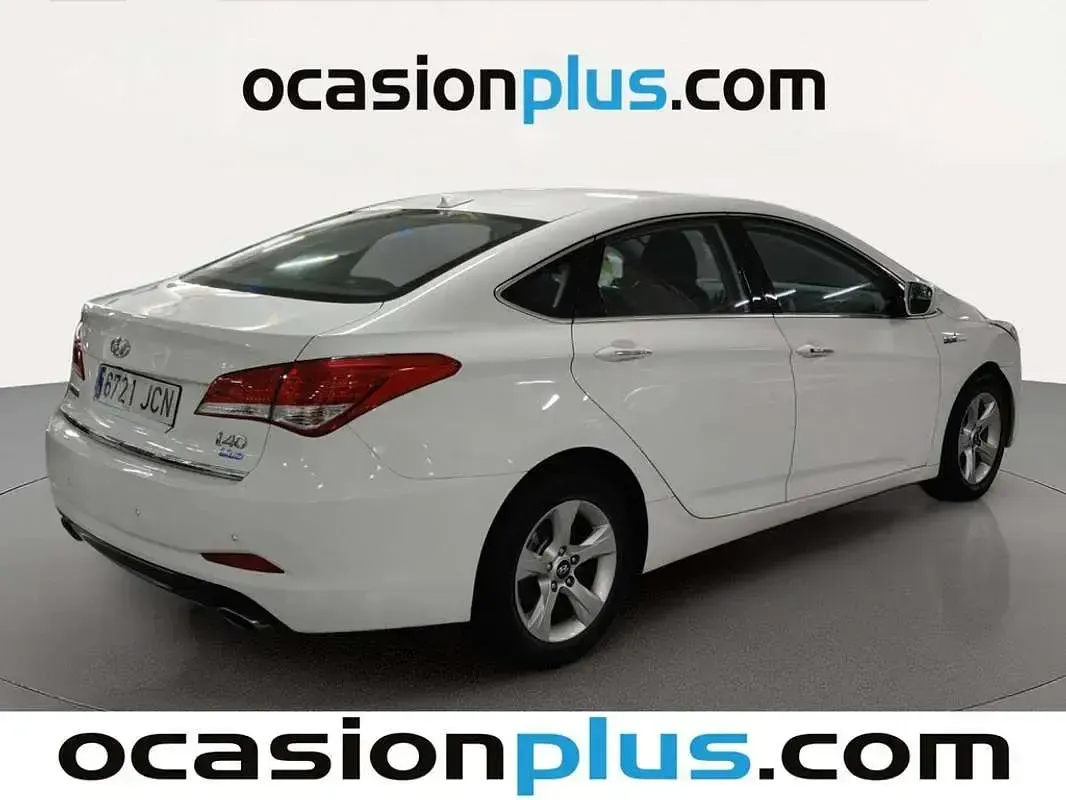 Usado Hyundai i40 136 CV (100 kW) 2015 Blanco Berlina