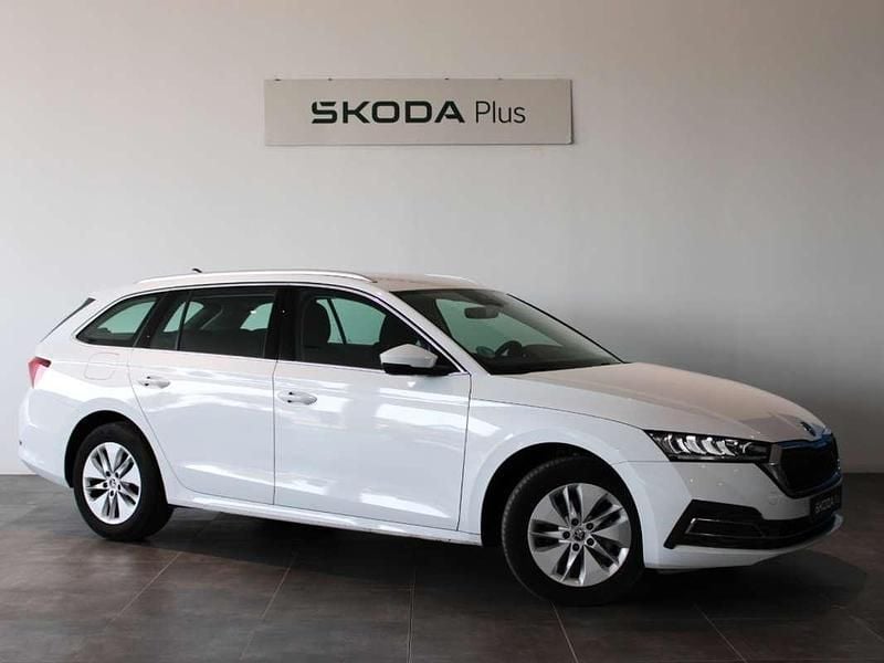 Blanco Usado 2024 Skoda Octavia Ambition Familiar | 23.490 € (Super precio) - Imagen 1/4