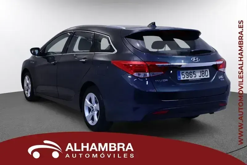 Usado Hyundai i40 136 CV (100 kW) 2015 Gris Familiar