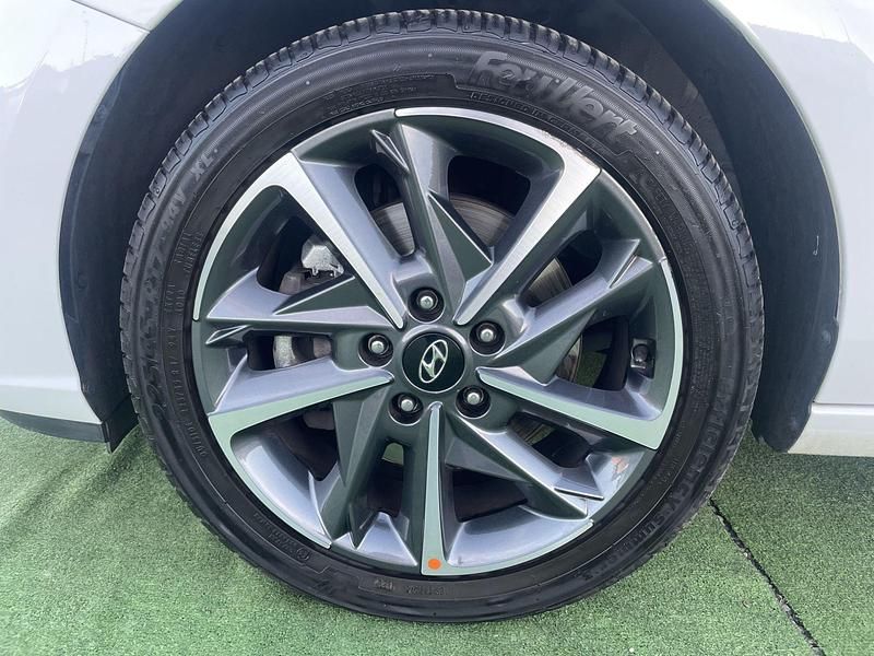 Usado Hyundai i30 110 CV (80 kW) 2023 Blanco