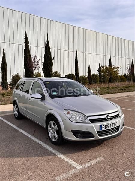 Usado Opel Astra Enjoy 100 CV (73 kW) 2007 Gris / plata Familiar