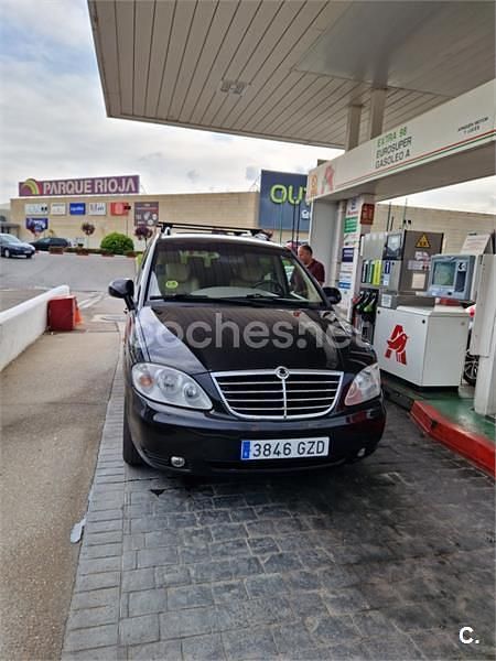 Usado Ssangyong (KGM) Rodius Limited 165 CV (121 kW) 2010 Negro Monovolumen