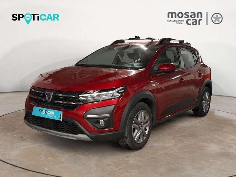 Usado Dacia Sandero Comfort 91 CV (66 kW) 2021 Rojo Berlina