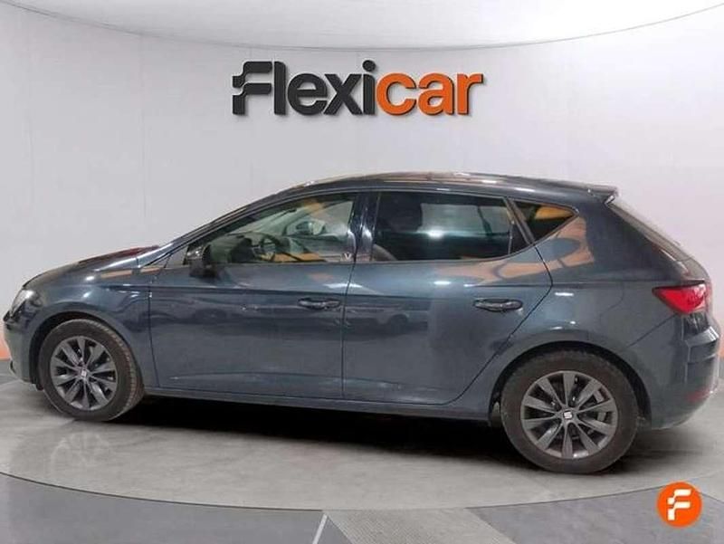 Usado Seat Leon ST Style 131 CV (96 kW) 2020 Azul Familiar