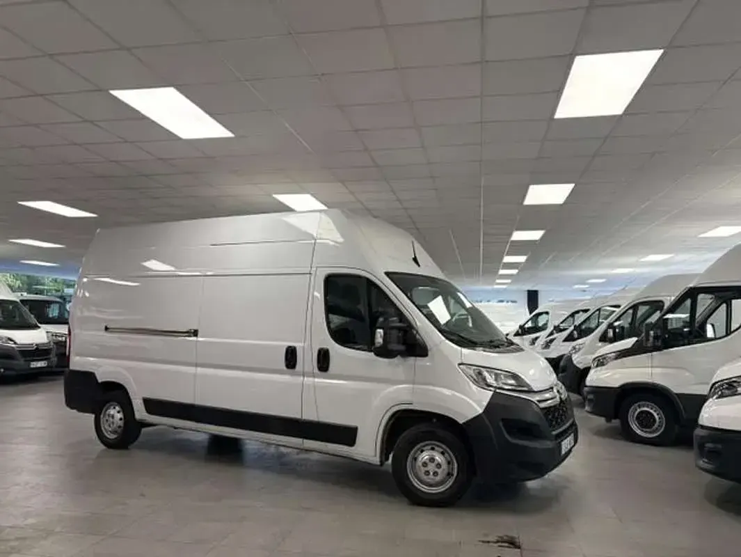 Usado Citroën Jumper 140 CV (102 kW) 2023 Blanco Monovolumen