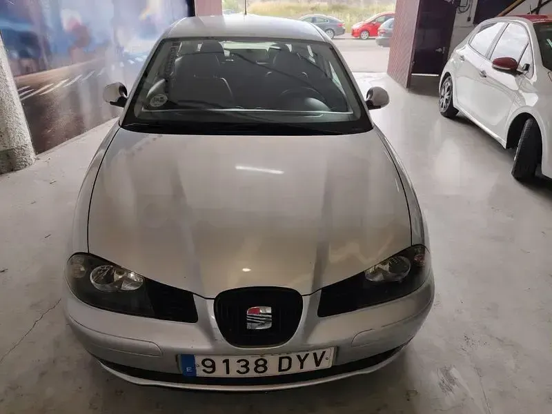 Usado Seat Ibiza Reference 70 CV (51 kW) 2006 Gris / plata Utilitario