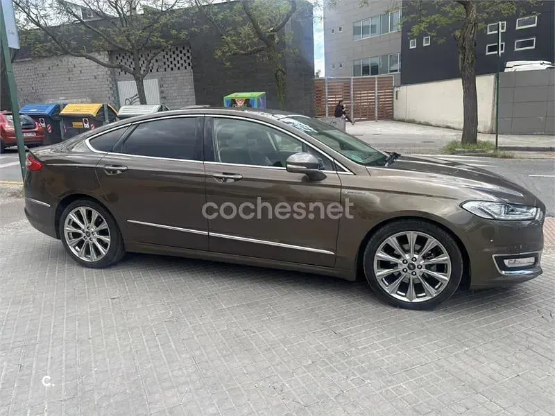 Usado Ford Mondeo Vignale 180 CV (132 kW) 2016 Marrón Berlina