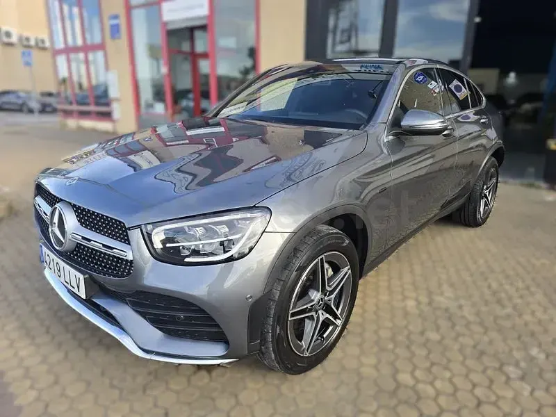 Usado Mercedes GLC300e 306 CV (225 kW) 2021 Gris / plata Coupe