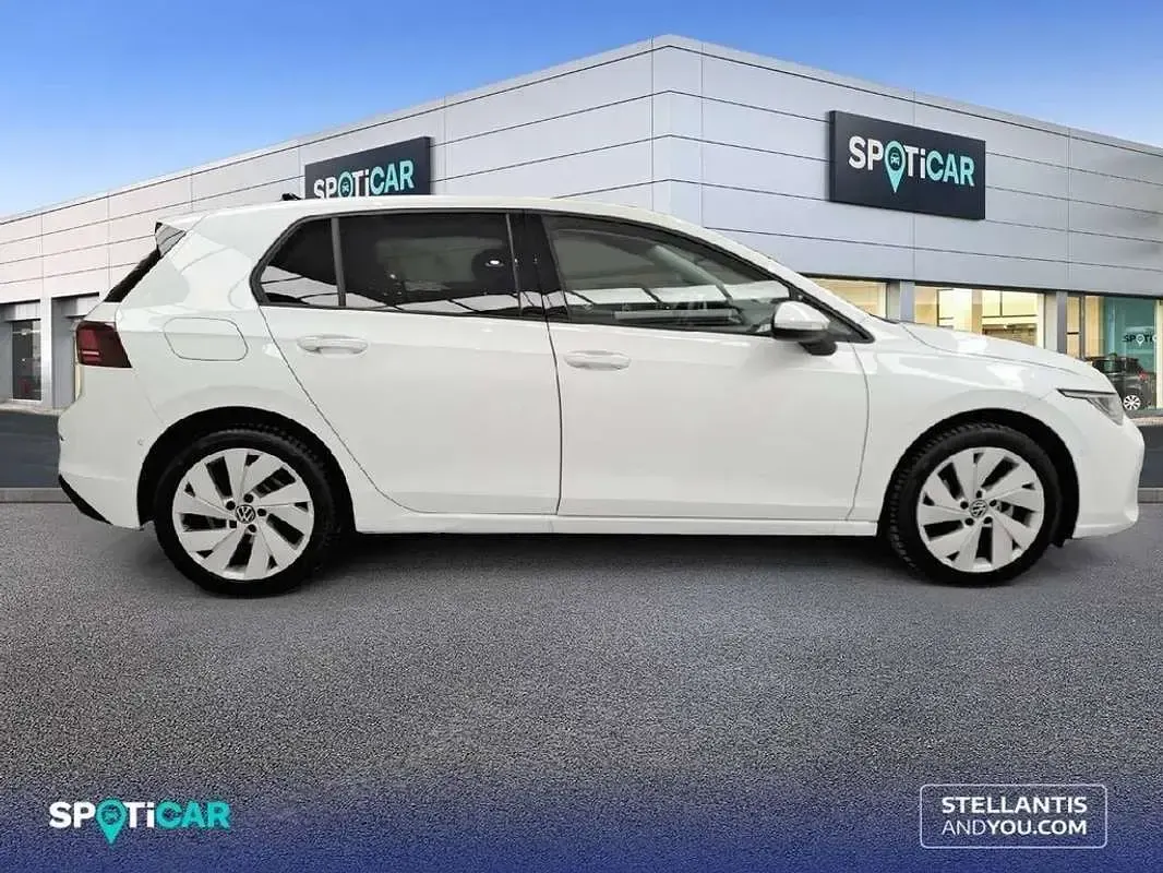 Begagnad VW Golf VIII 116 HK (85 kW) 2025 Vit Halvkombi