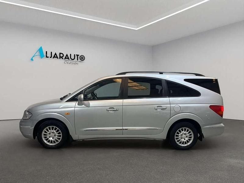 Usado Ssangyong (KGM) Rodius 165 CV (121 kW) 2010 Gris Monovolumen