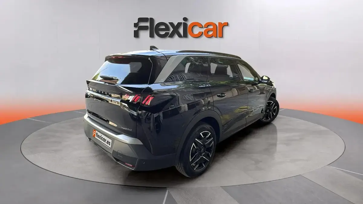 Usado Peugeot 5008 Allure 136 CV (100 kW) 2025 Negro SUV