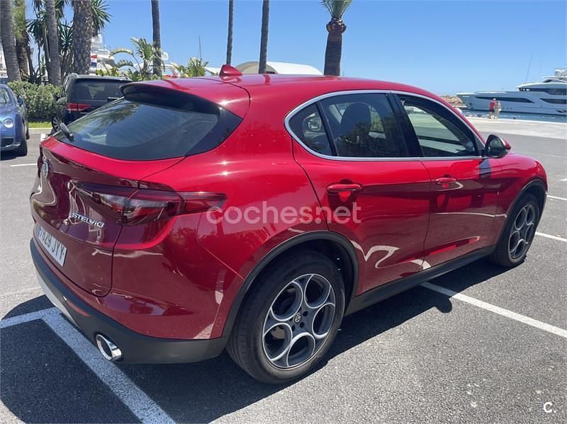 Usado Alfa Romeo Stelvio Super 210 CV (154 kW) 2017 Rojo SUV