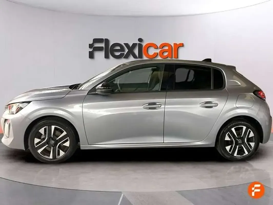 Usado Peugeot 208 Allure 101 CV (74 kW) 2025 Gris Utilitario