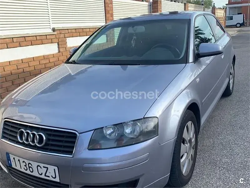 Usado Audi A3 Attraction 115 CV (84 kW) 2004 Gris / plata Utilitario