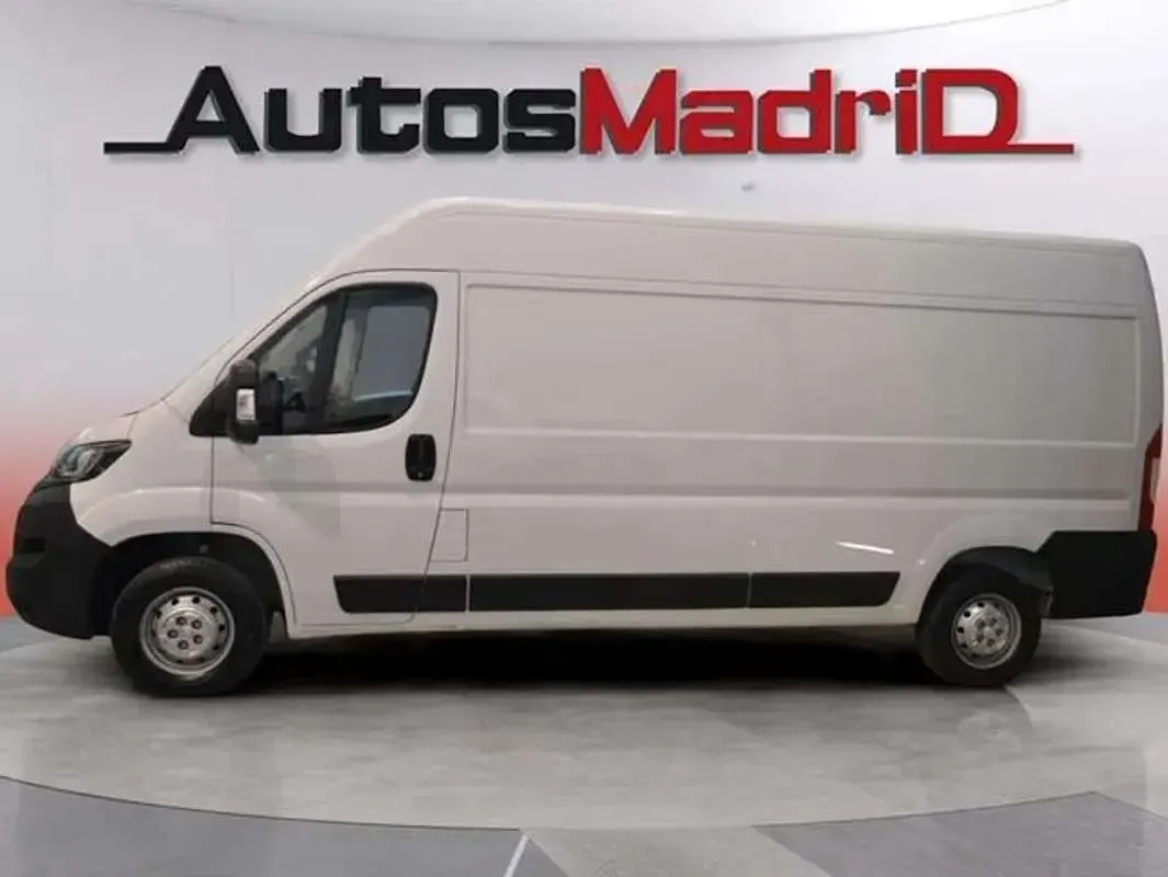 Usado Peugeot Boxer S 140 CV (102 kW) 2023 Blanco Van