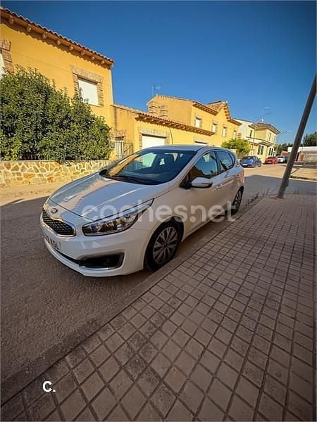 Blanco Usado 2017 Kia Ceed Berlina | 10.999 € (Buen precio) - Imagen 1/4