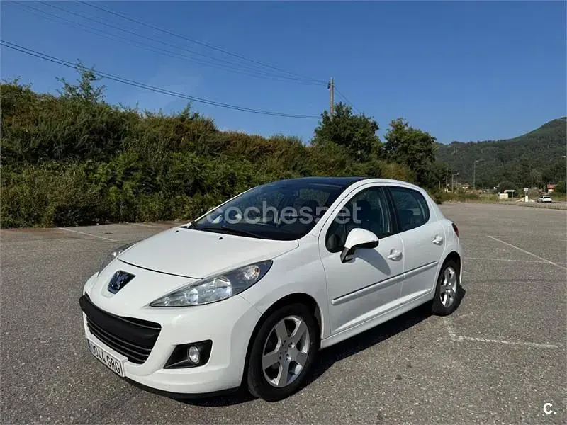 Usado Peugeot 207 Sport 90 CV (66 kW) 2009 Blanco Berlina