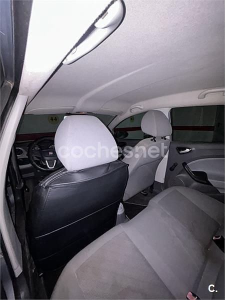 Usado Seat Ibiza Reference 80 CV (58 kW) 2010 Gris / plata Berlina