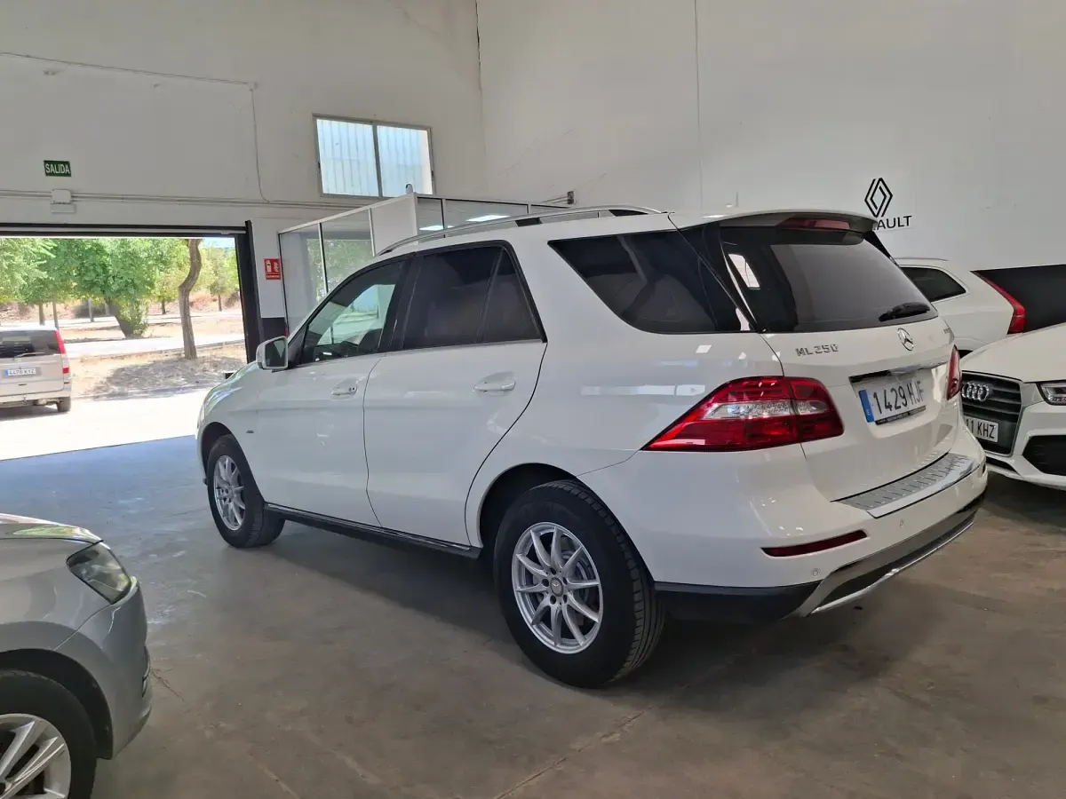 Usado Mercedes ML250 204 CV (150 kW) 2012 Beige SUV