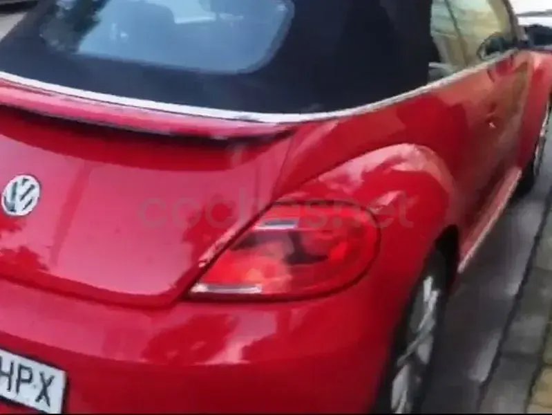 Usado VW Beetle 105 CV (77 kW) 2013 Granate Utilitario