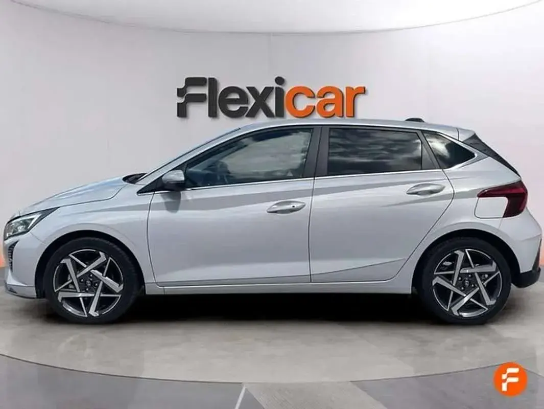 Usado Hyundai i20 101 CV (74 kW) 2024 Blanco Utilitario