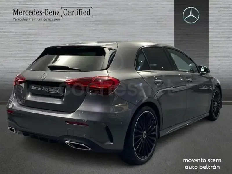 Usado Mercedes A180 136 CV (100 kW) 2025 Gris / plata Berlina