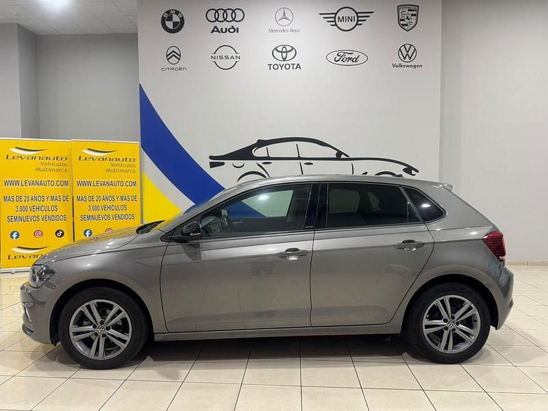 Usado VW Polo Advance 95 CV (69 kW) 2021 Gris Utilitario