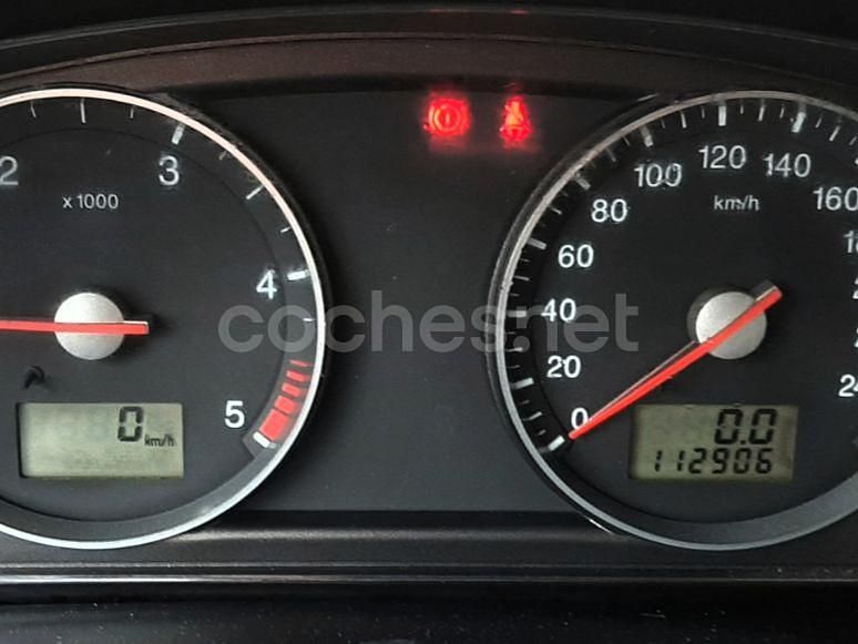 Usado Ford Mondeo Ghia 130 CV (95 kW) 2005 Negro Berlina