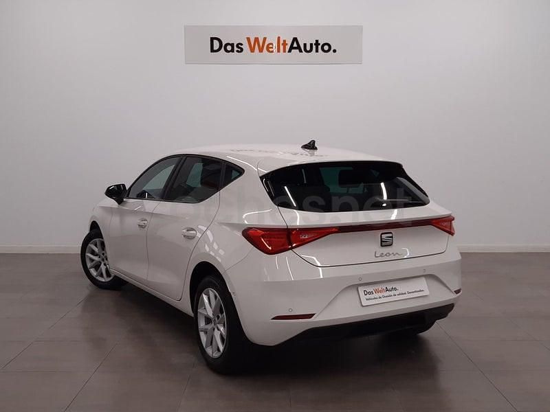 Usado Seat Leon Style 116 CV (85 kW) 2025 Blanco Berlina