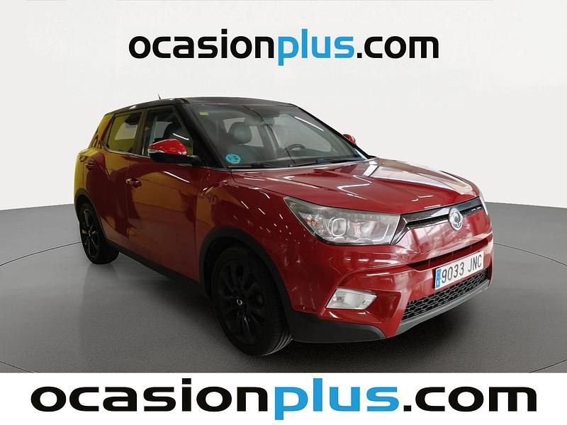 Usado Ssangyong (KGM) Tivoli Limited 115 CV (84 kW) 2016 Rojo SUV