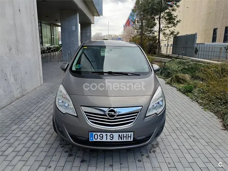 Usado Opel Meriva Selective 120 CV (88 kW) 2012 Gris / plata Monovolumen