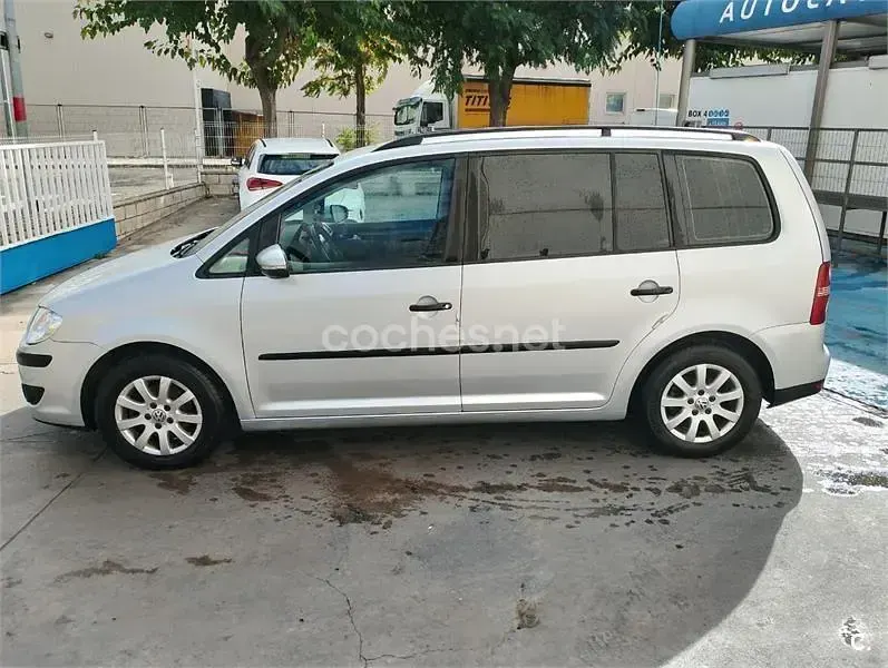 Usado VW Touran Edition 90 CV (66 kW) 2009 Gris / plata Monovolumen