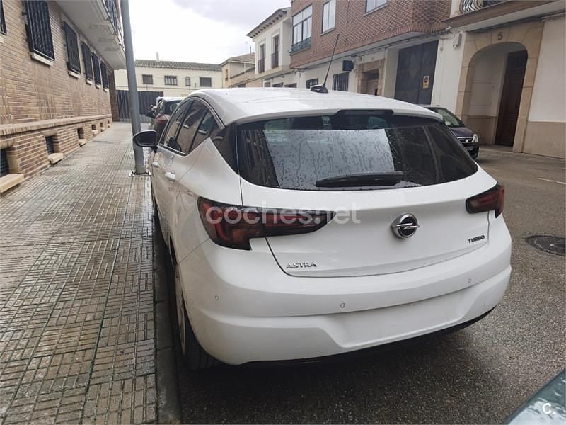 Usado Opel Astra Dynamic 125 CV (91 kW) 2018 Blanco Familiar