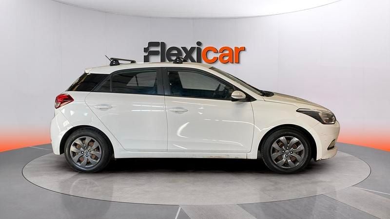 Usado Hyundai i20 84 CV (61 kW) 2017 Gris Berlina