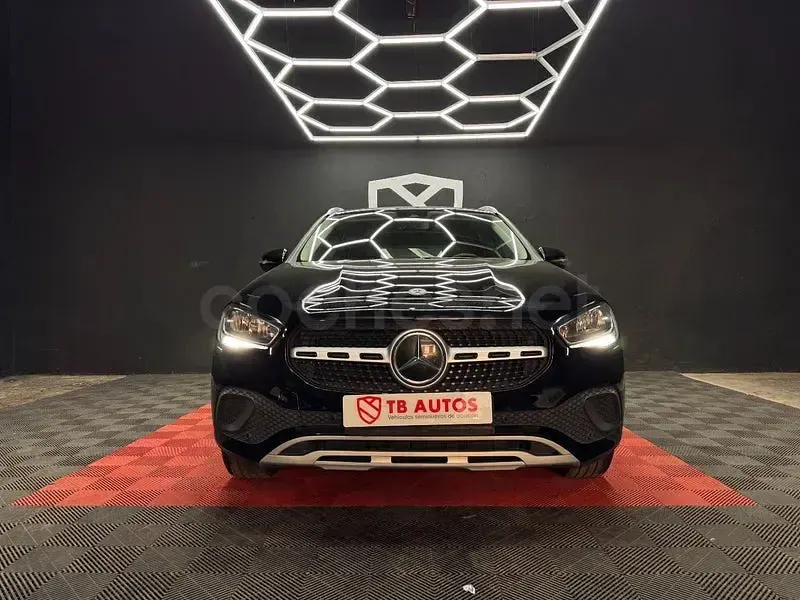 Usado Mercedes GLA200 150 CV (110 kW) 2021 Negro SUV