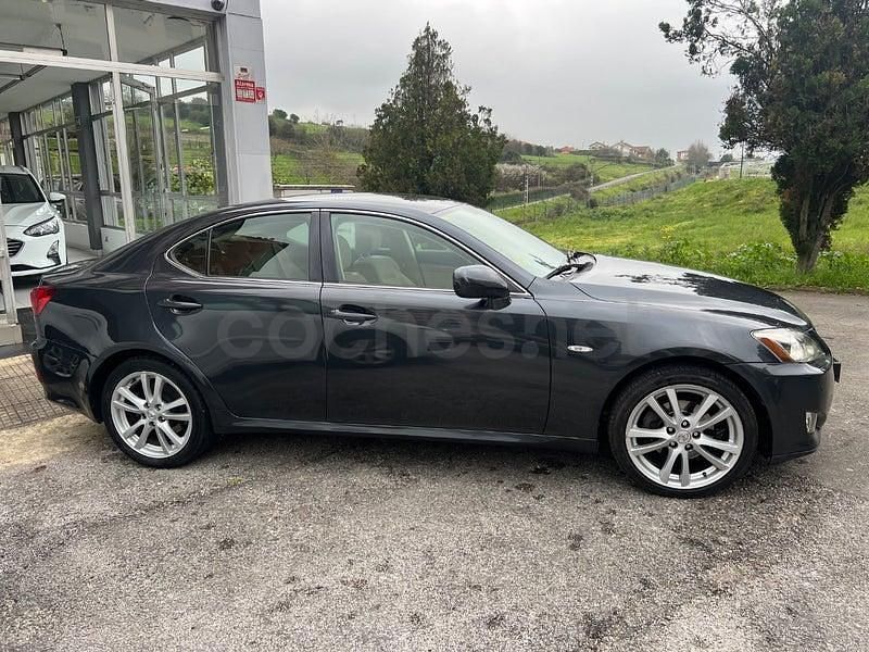 Usado Lexus IS220d Sport Line 177 CV (130 kW) 2009 Gris / plata Berlina