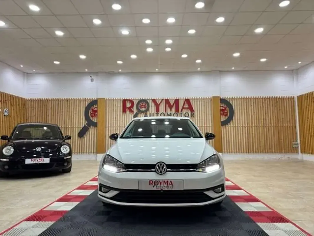 Begagnad VW Golf VII Advance 116 HK (85 kW) 2020 Vit Halvkombi
