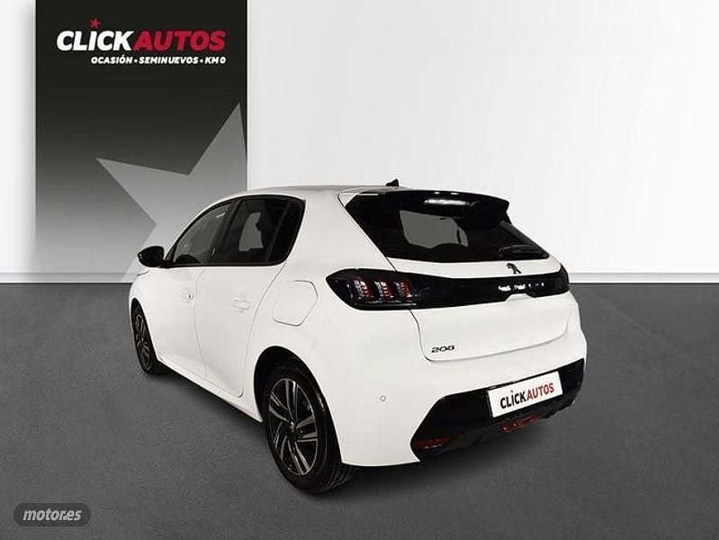 Usado Peugeot 208 Allure 100 CV (73 kW) 2023 Blanco Utilitario