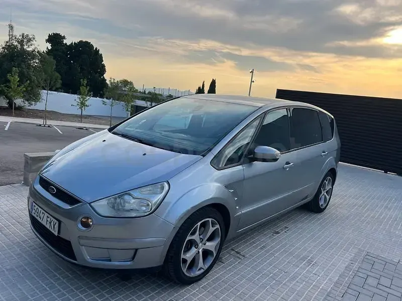 Usado Ford S-MAX Trend 140 CV (102 kW) 2007 Gris / plata Monovolumen