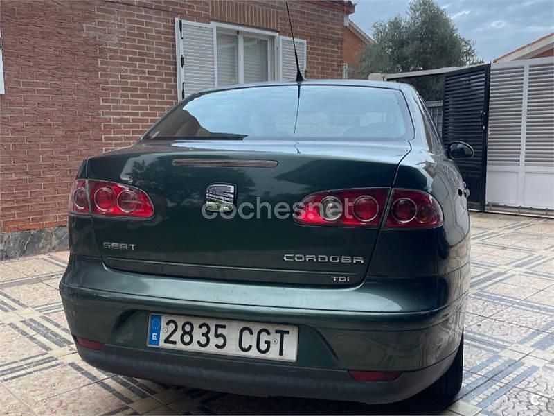 Usado Seat Cordoba Stella 100 CV (73 kW) 2003 Gris / plata Berlina