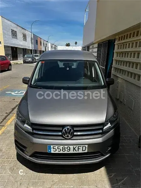 Usado VW Caddy Trendline 102 CV (75 kW) 2018 Gris / plata Monovolumen