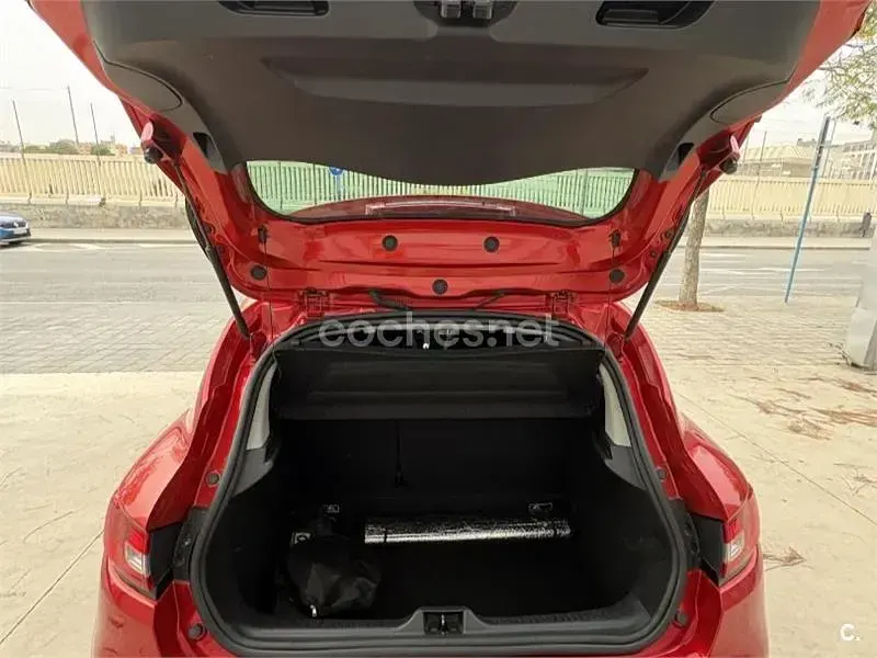 Usado Renault Clio IV LIMITED 90 CV (66 kW) 2016 Rojo Berlina
