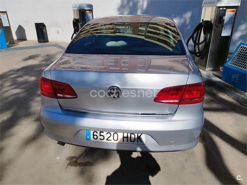Usado VW Passat Edition 105 CV (77 kW) 2011 Gris / plata Berlina