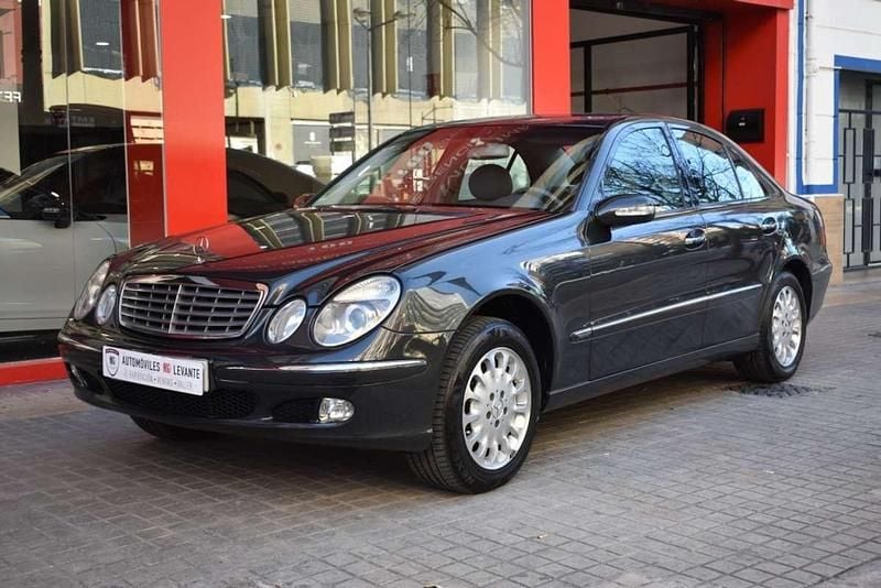 Gris Usado 2003 Mercedes E320 Elegance Berlina | 7990 € (Un poco caro) - Imagen 1/4